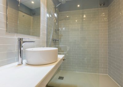 En Suite Bathroom with Shower